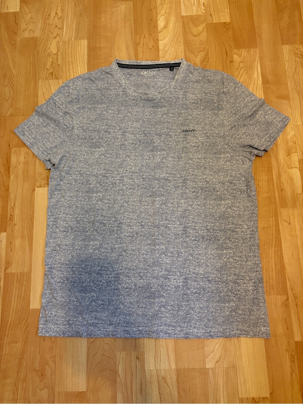 DKNY Men’s Heathered Light Gray Short Sleeve Tee